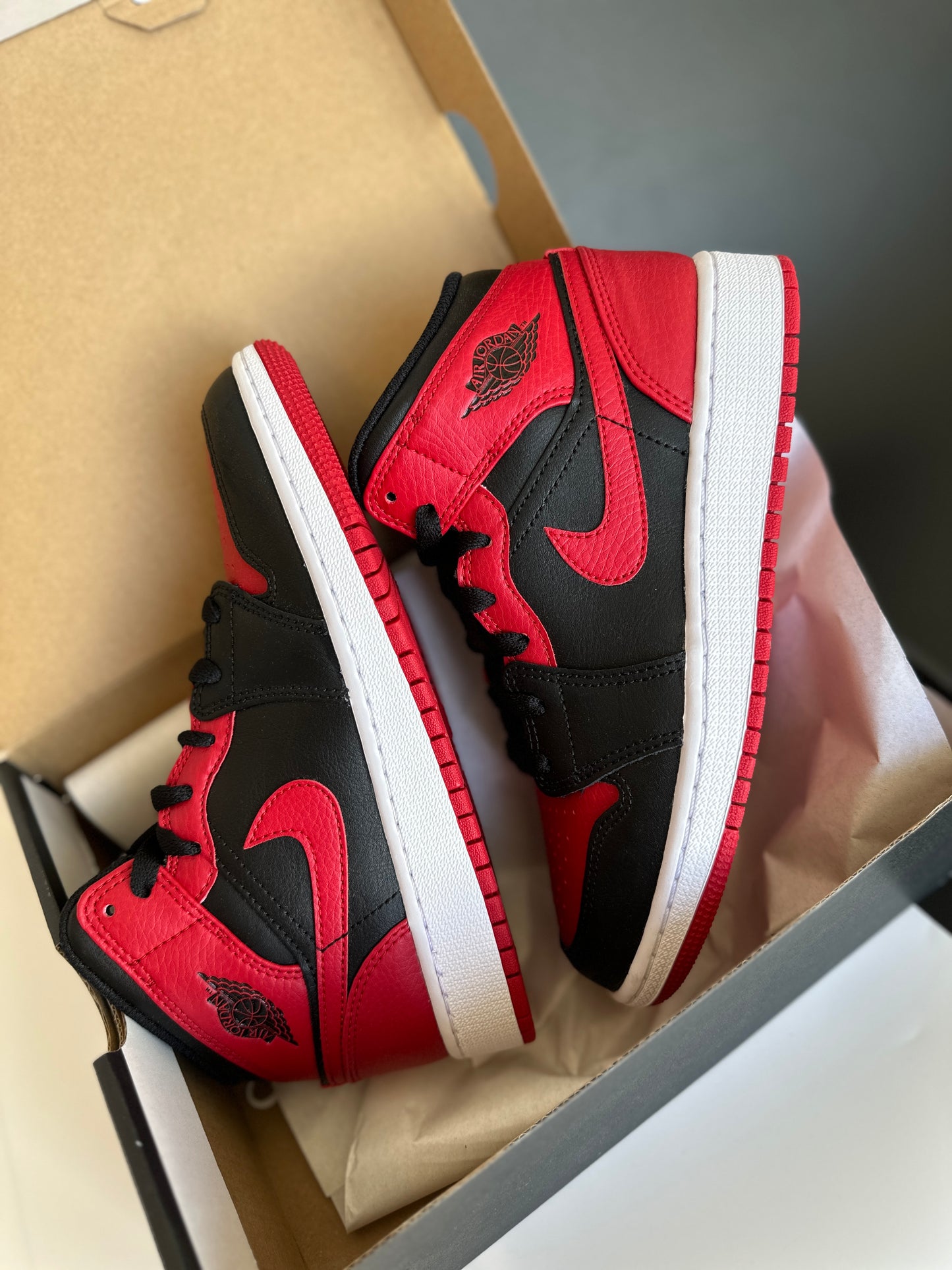 Nike Air Jordan 1 Mid “Banned”