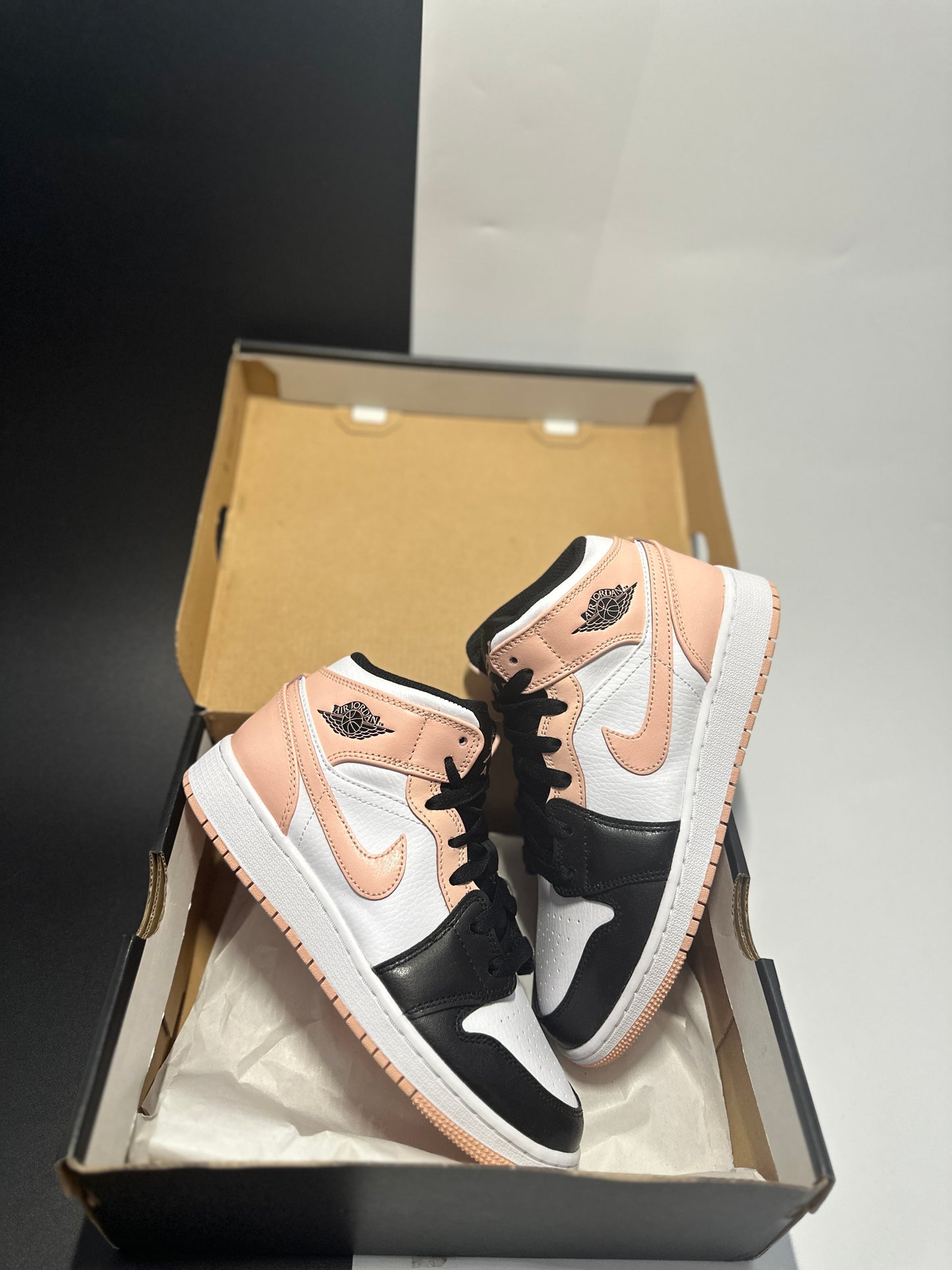 Nike Air Jordan 1 Mid “Crimson Tint”