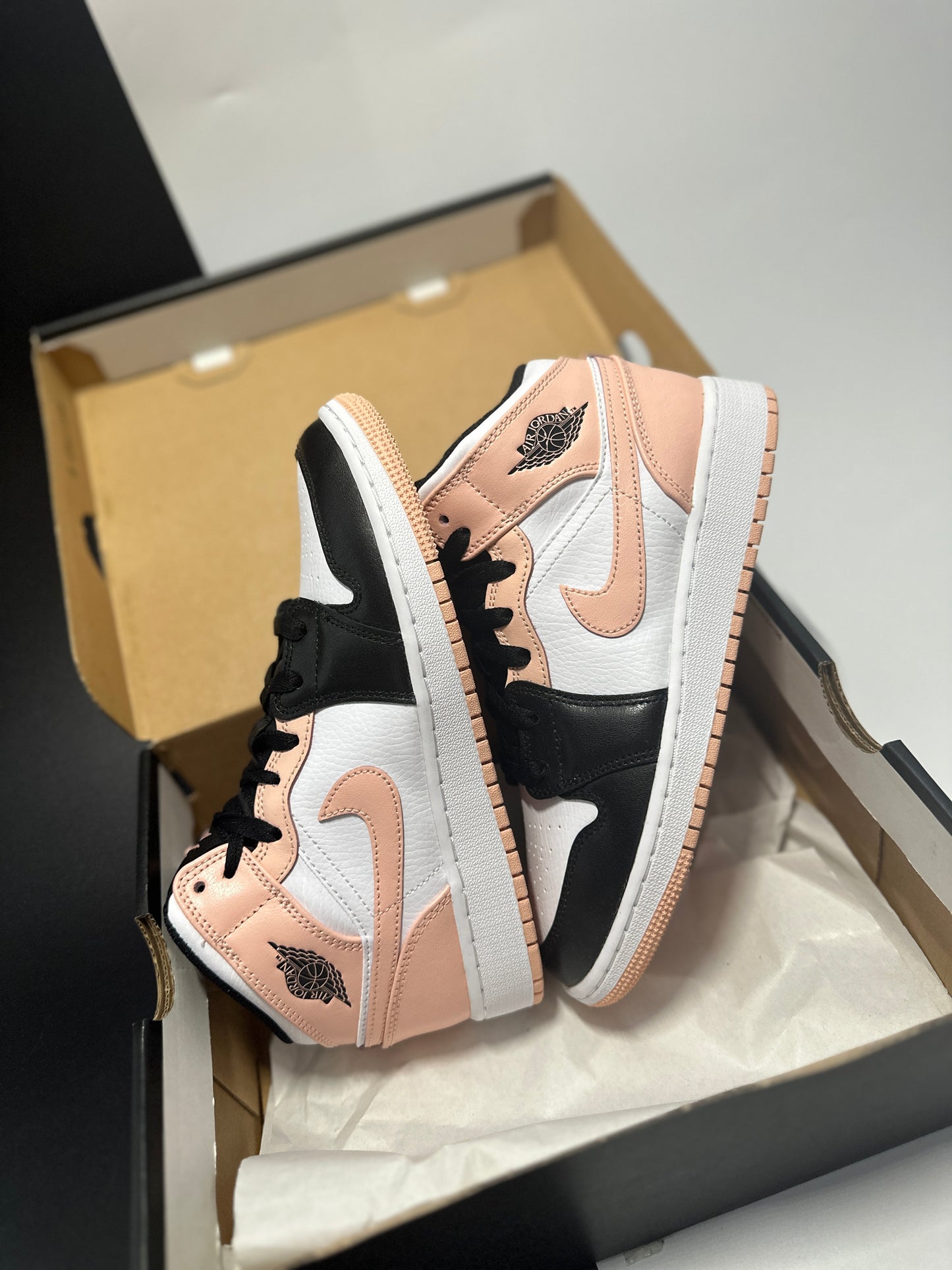 Nike Air Jordan 1 Mid “Crimson Tint”