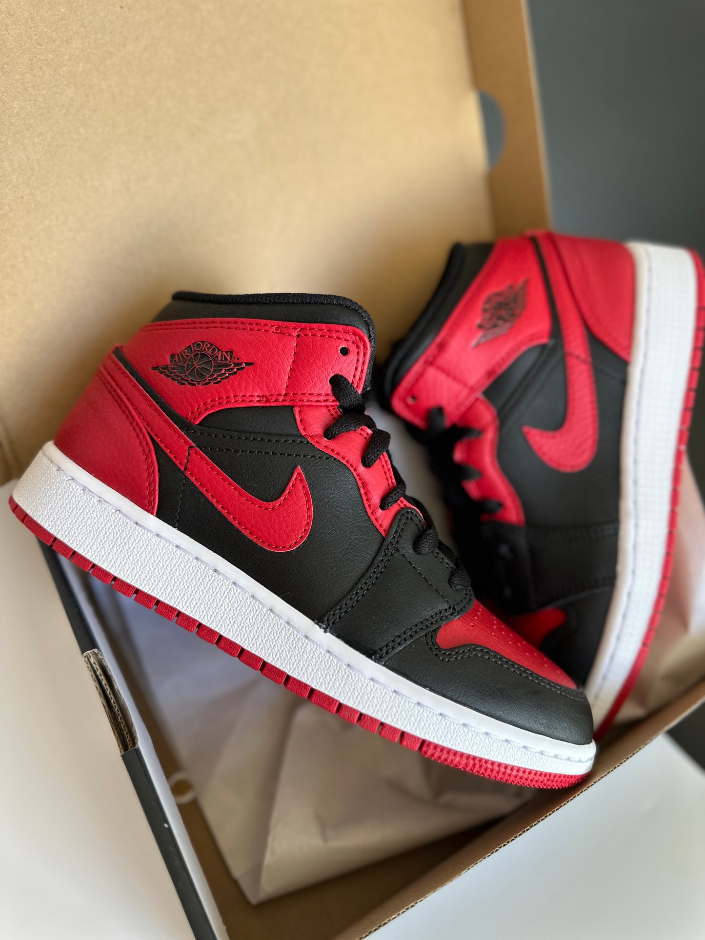 Nike Air Jordan 1 Mid “Banned”