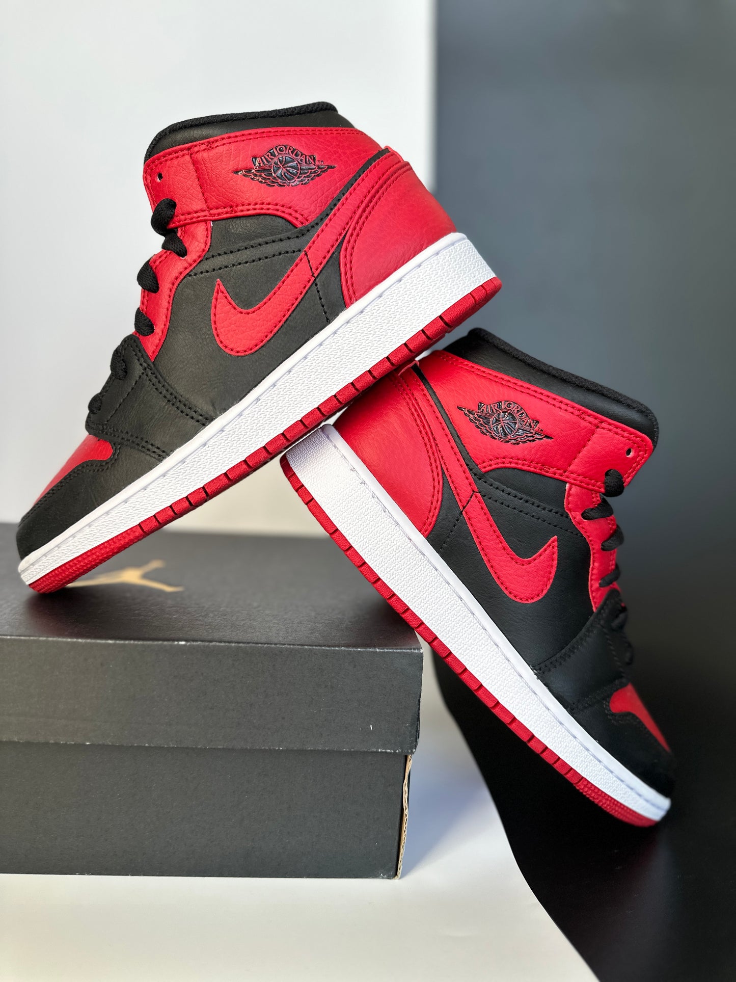 Nike Air Jordan 1 Mid “Banned”