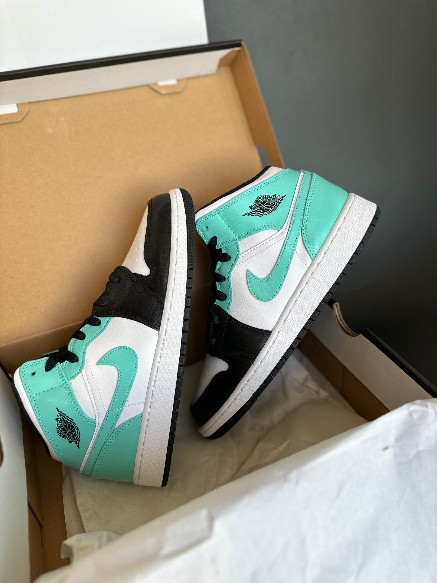 Nike Air Jordan 1 Mid Tropical Twist