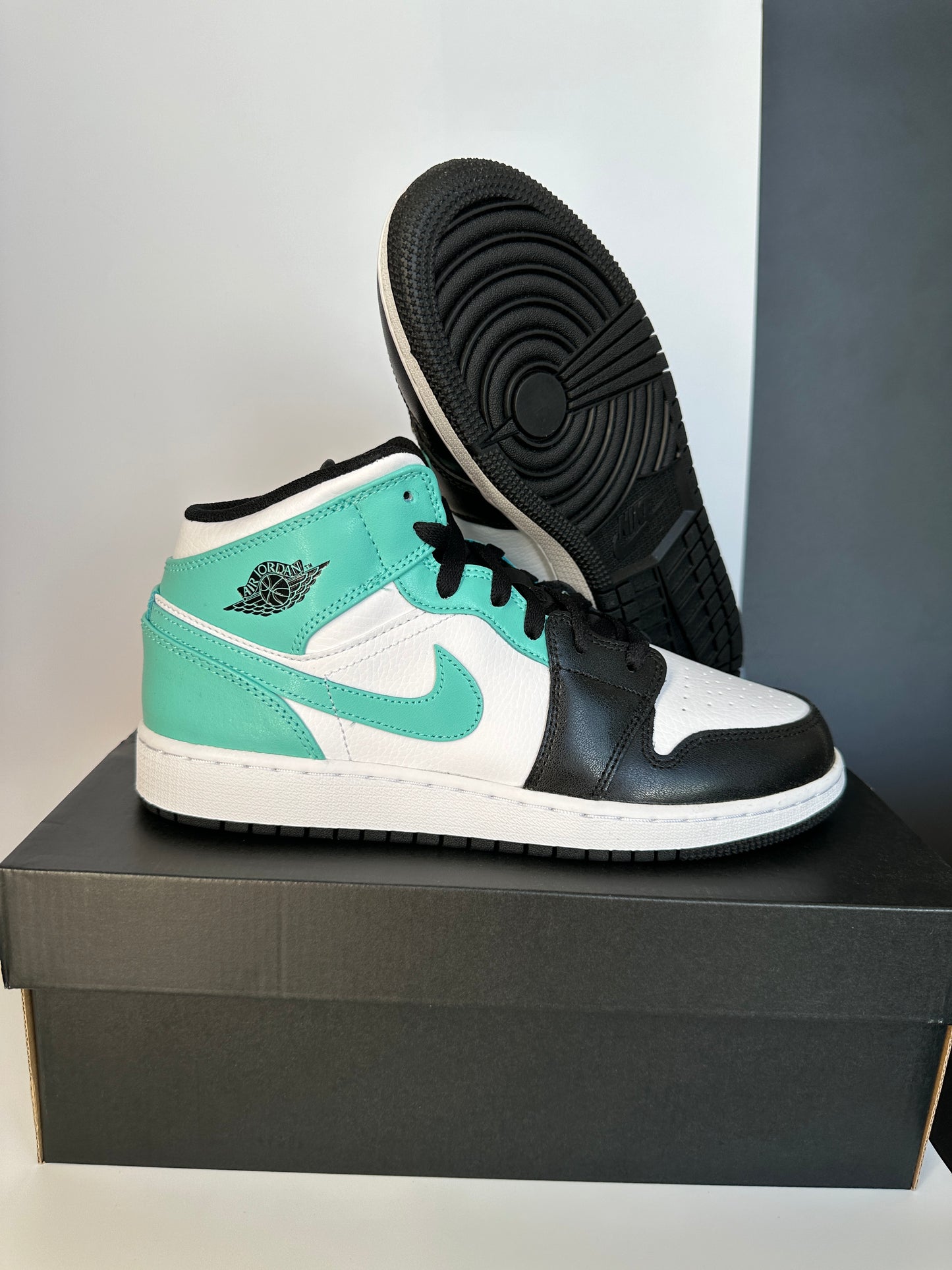 Nike Air Jordan 1 Mid Tropical Twist