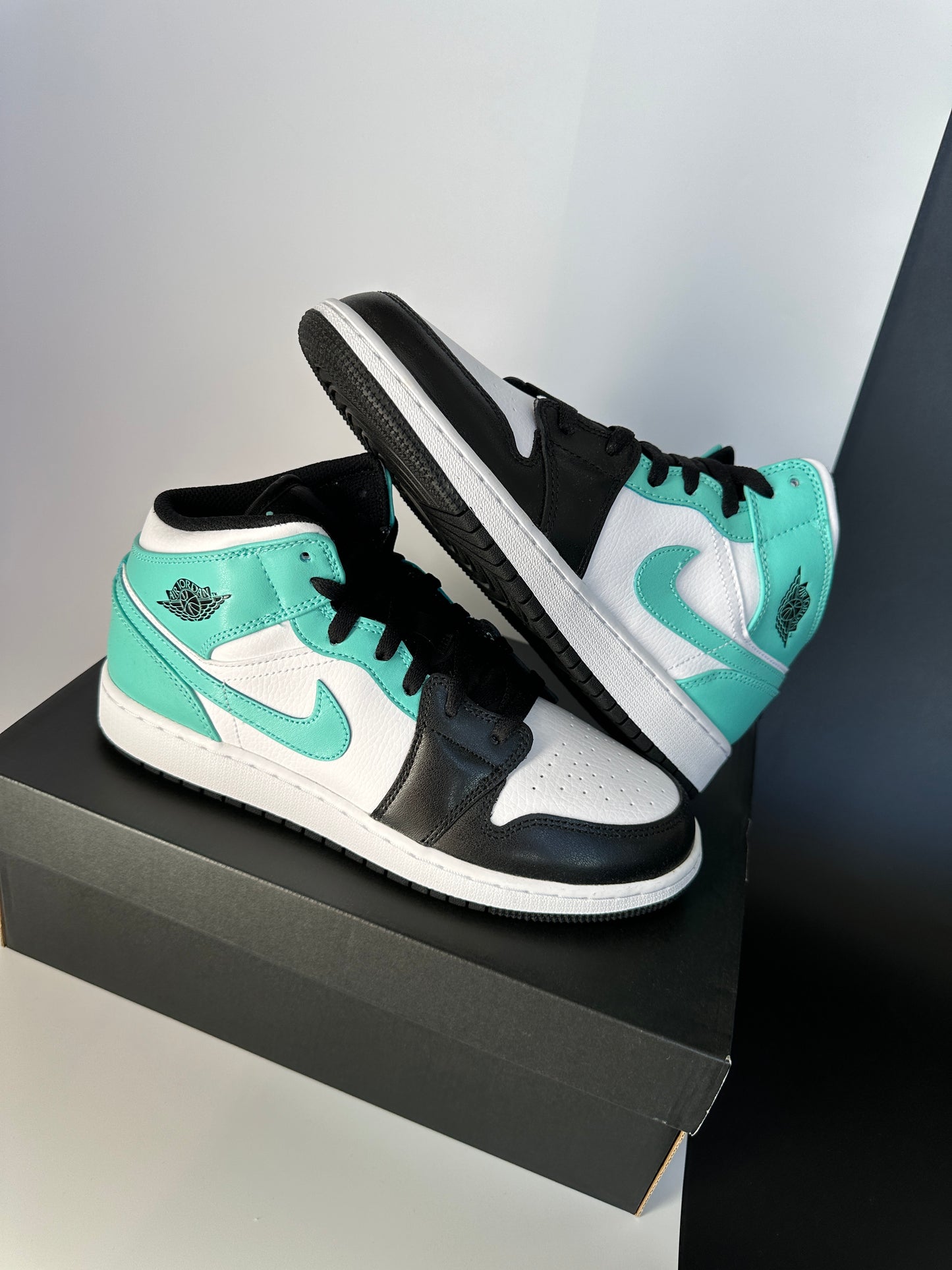 Nike Air Jordan 1 Mid Tropical Twist