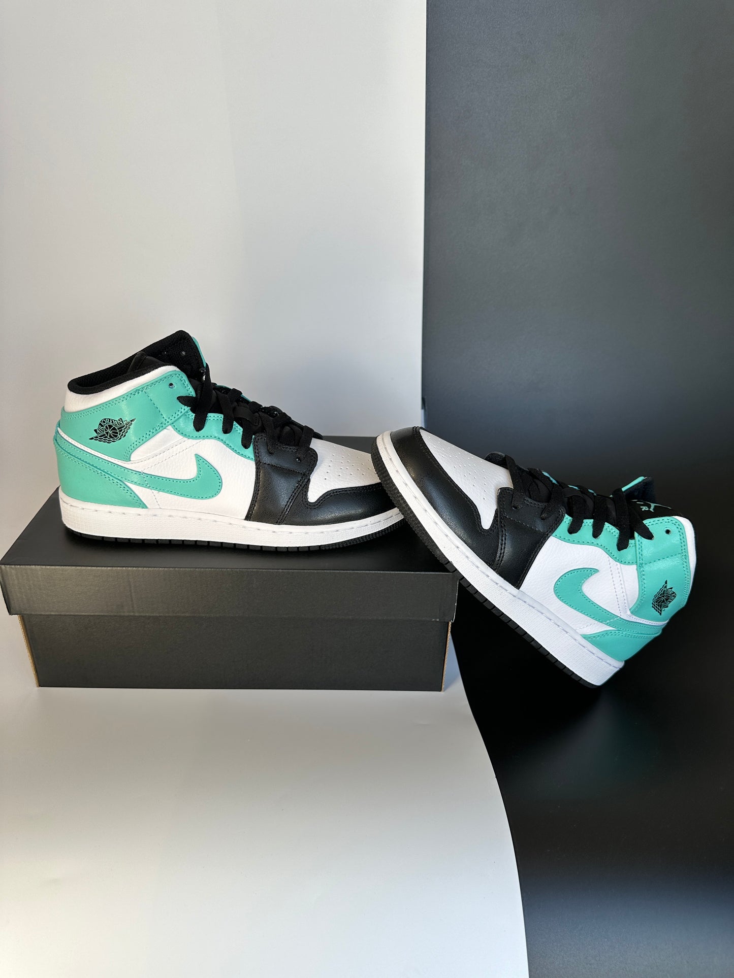Nike Air Jordan 1 Mid Tropical Twist