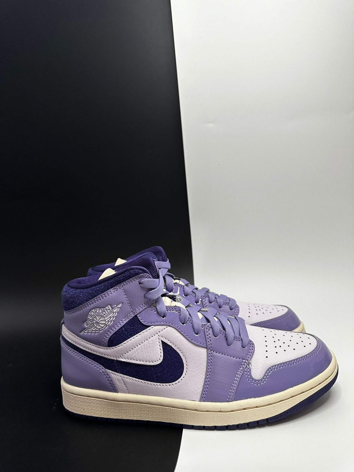Nike Air Jordan 1 Mid SE "Midnight Purple"