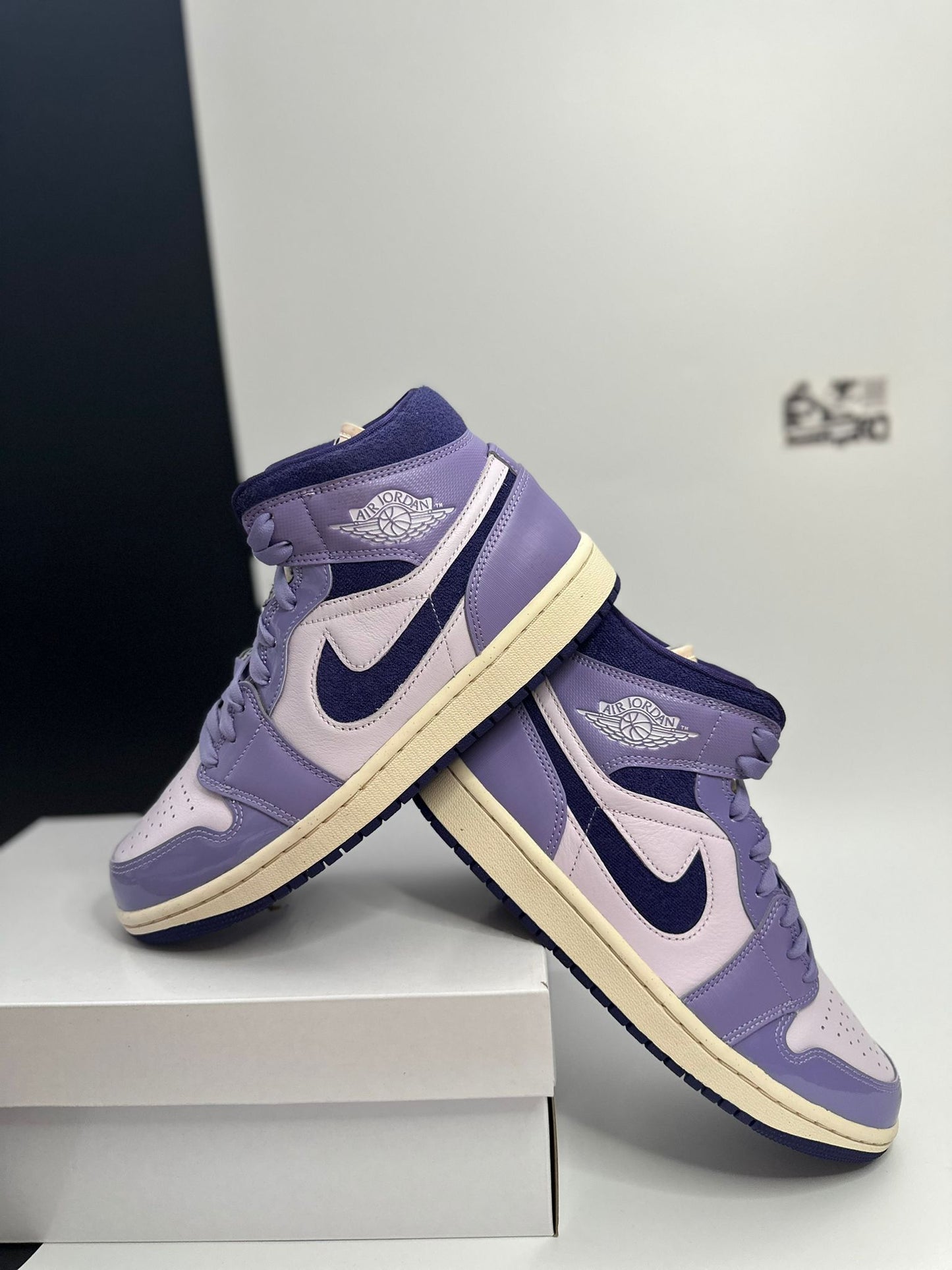 Nike Air Jordan 1 Mid SE "Midnight Purple"