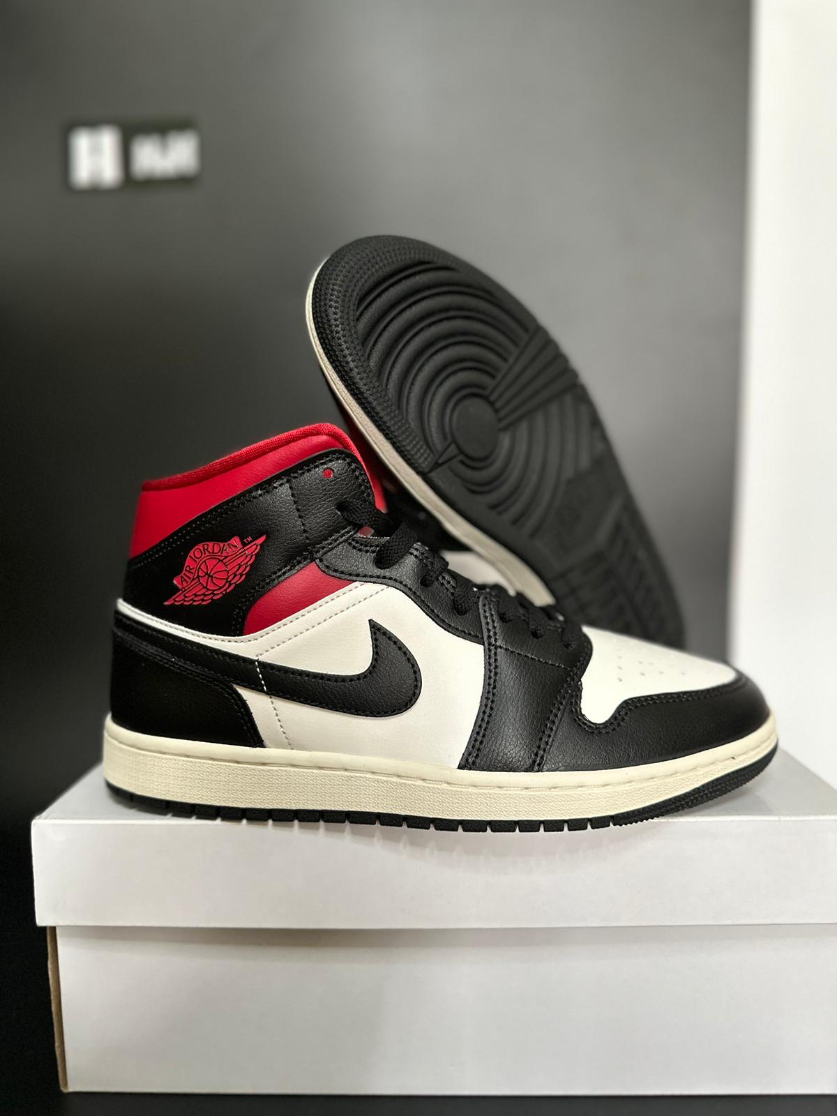 Nike Air Jordan 1 Mid "Gym Red"