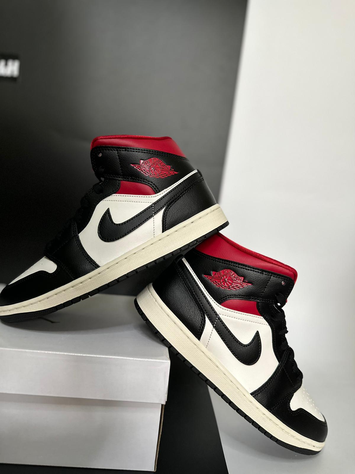 Nike Air Jordan 1 Mid "Gym Red"