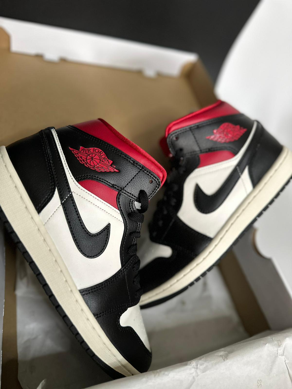 Nike Air Jordan 1 Mid "Gym Red"