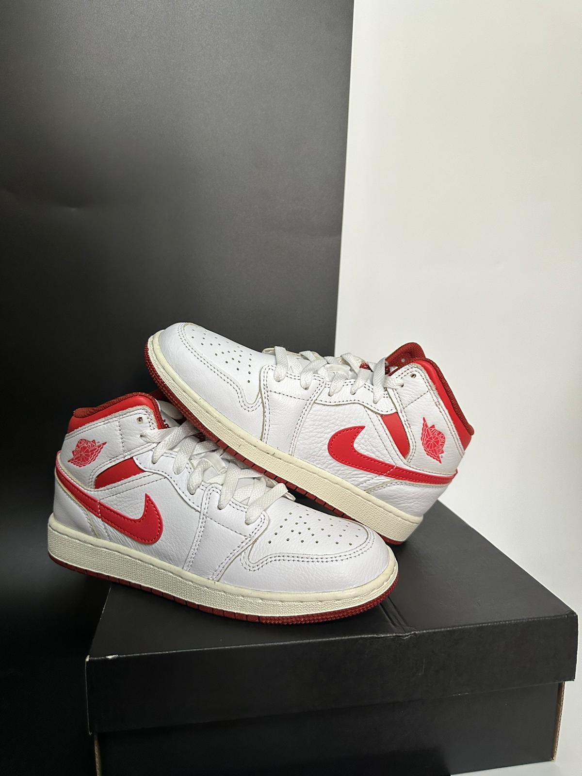 Nike Air Jordan 1 Mid "White Dune Red"