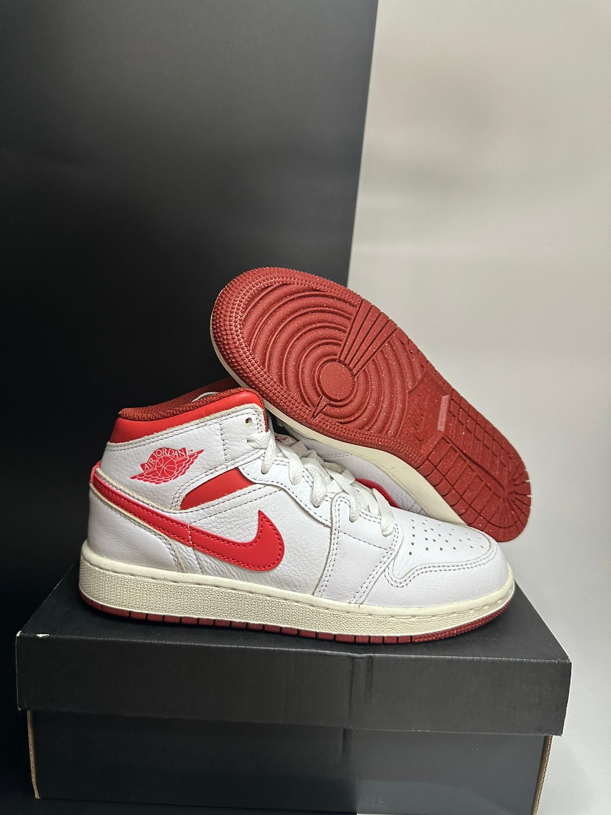 Nike Air Jordan 1 Mid "White Dune Red"