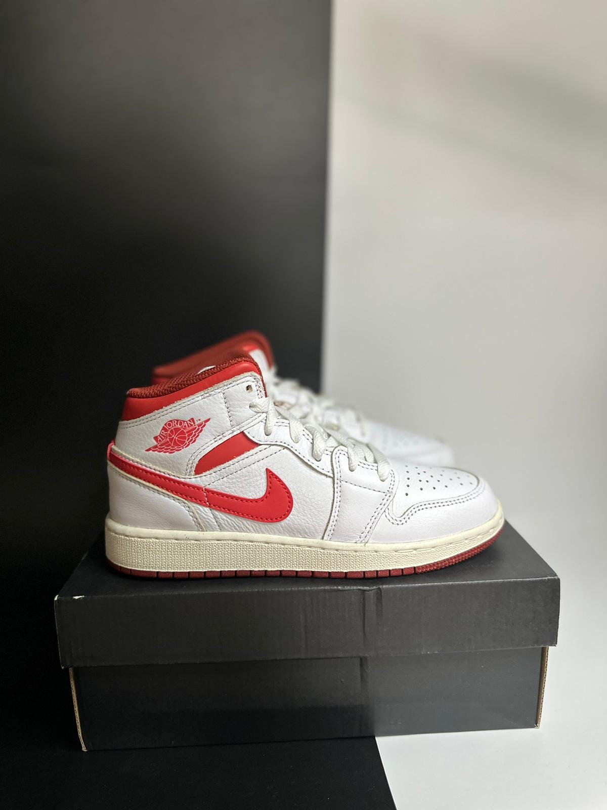 Nike Air Jordan 1 Mid "White Dune Red"