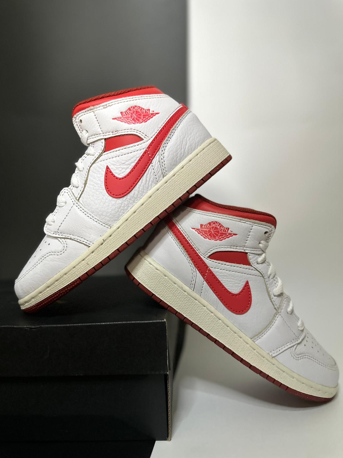Nike Air Jordan 1 Mid "White Dune Red"