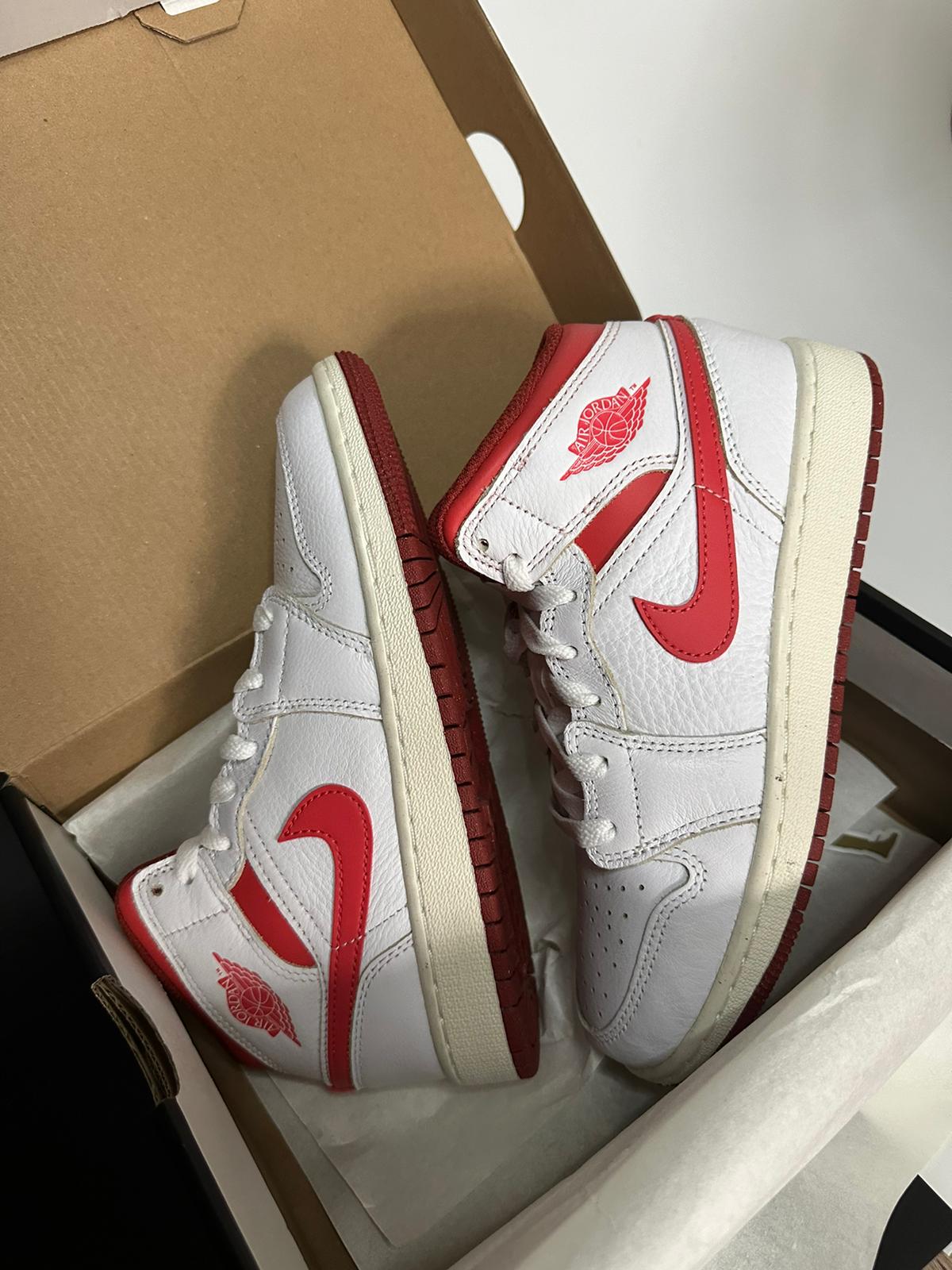 Nike Air Jordan 1 Mid "White Dune Red"