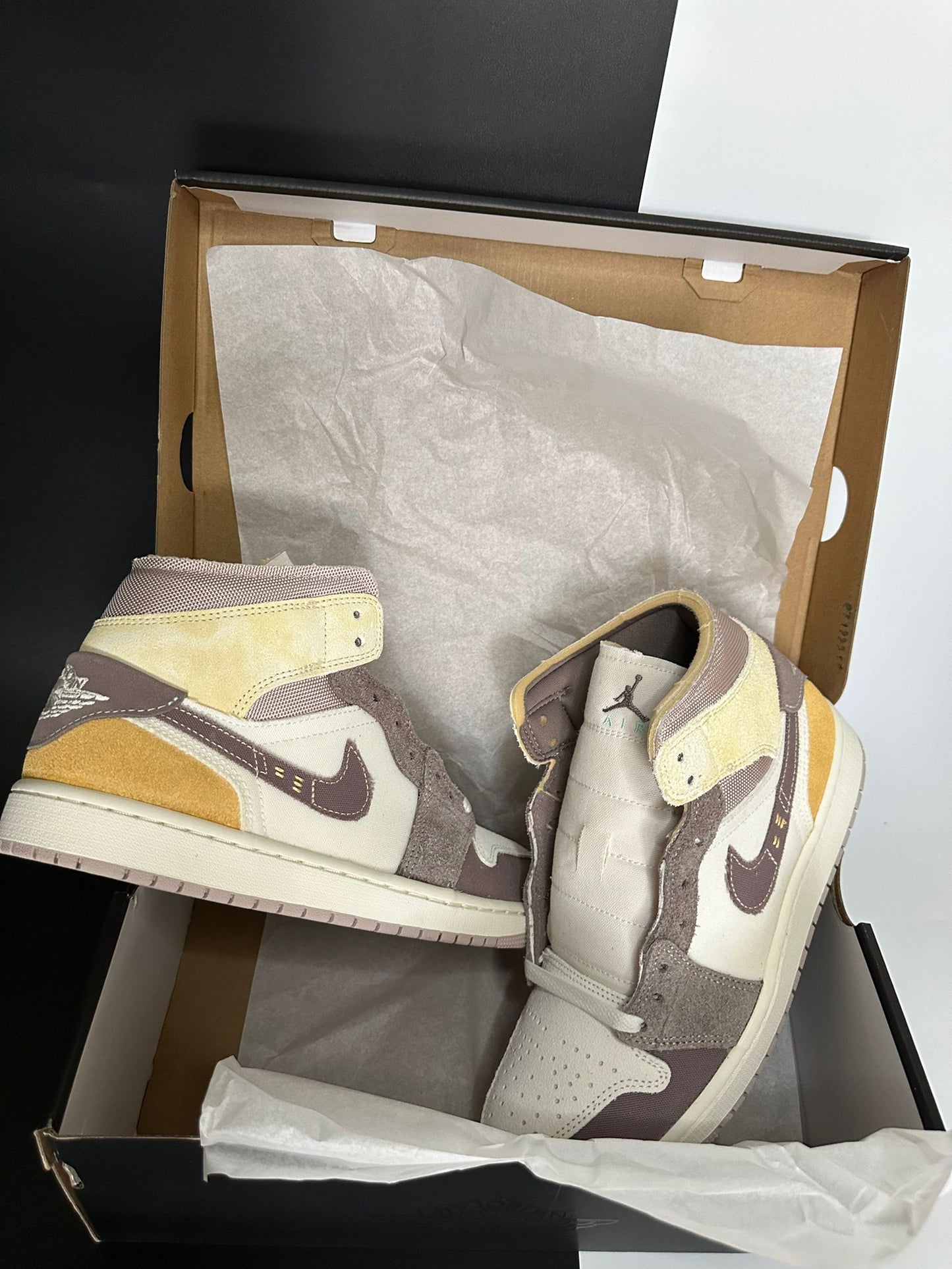 Nike Air Jordan 1 Mid Craft “Taupe Haze”