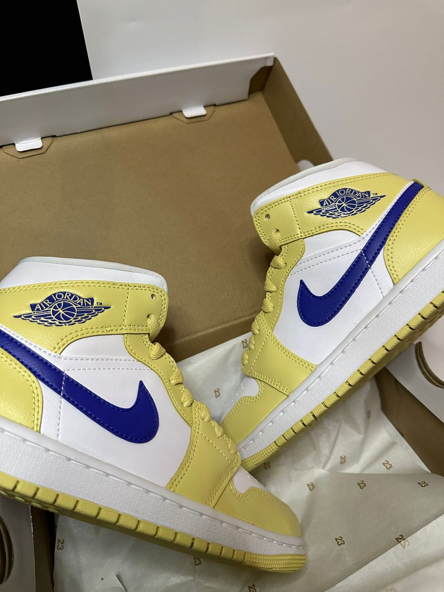 Nike Air Jordan 1 Mid "Lemon Wash"