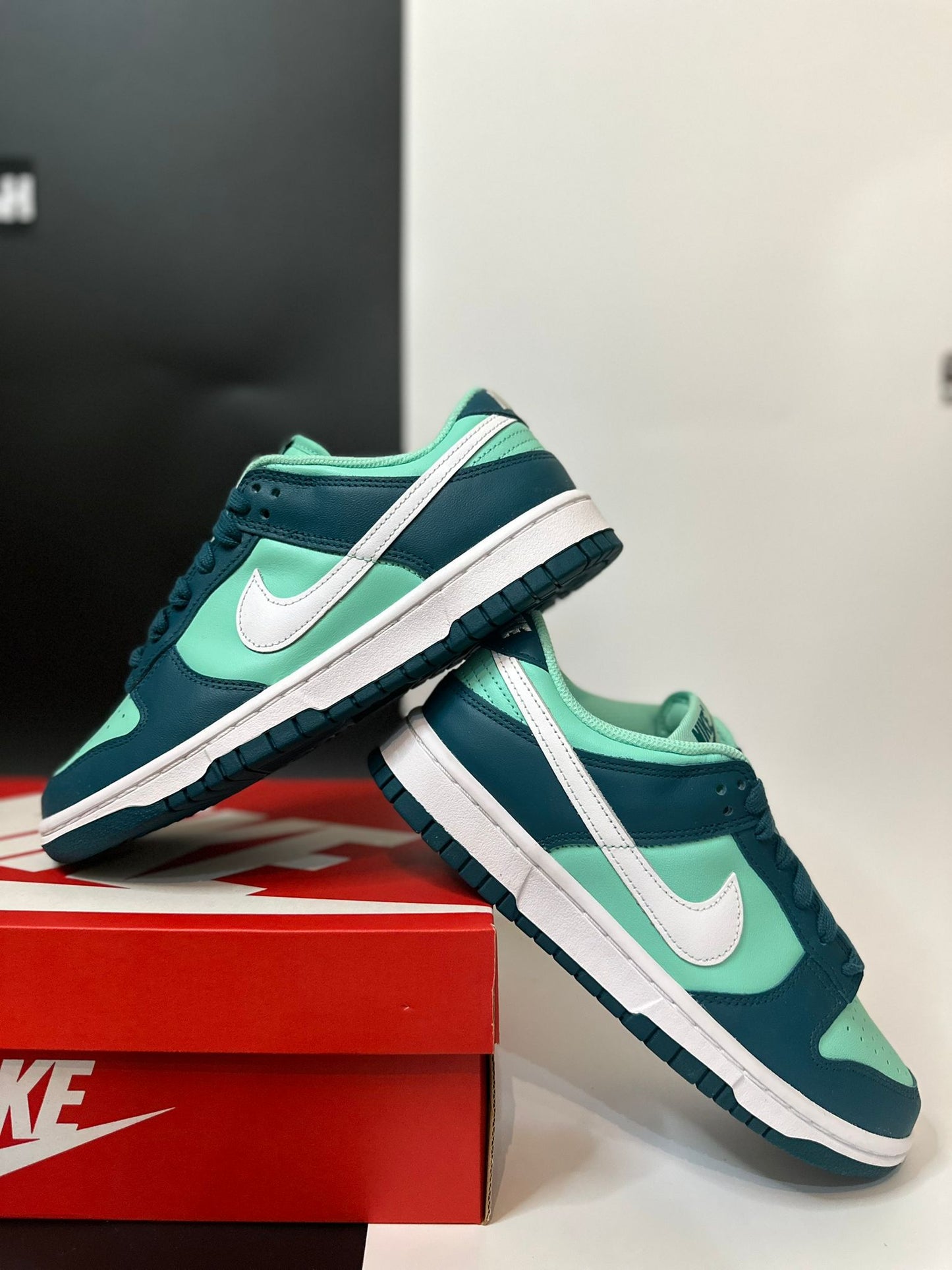 Nike Dunk Low "Geode Teal"
