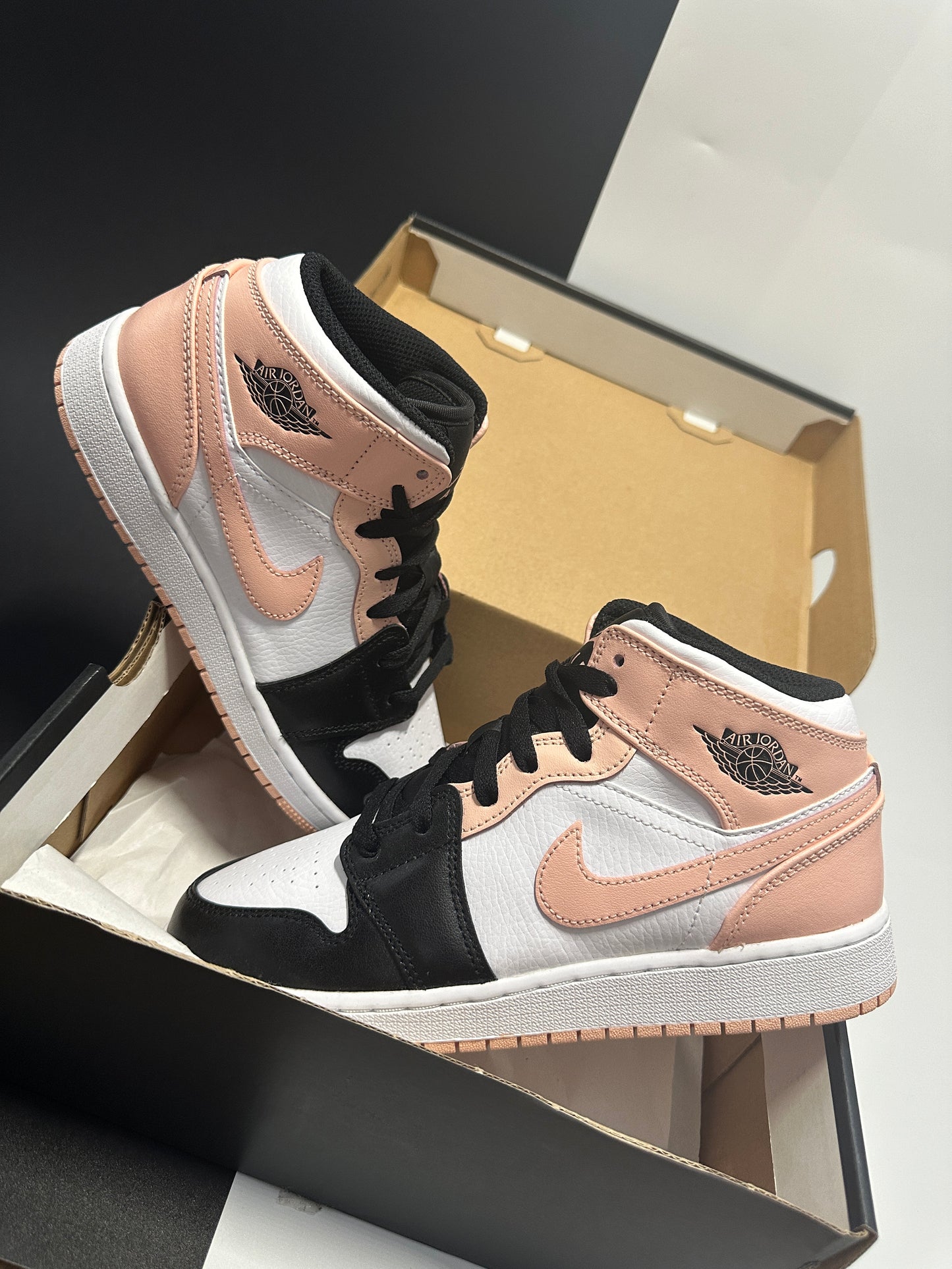 Nike Air Jordan 1 Mid “Crimson Tint”