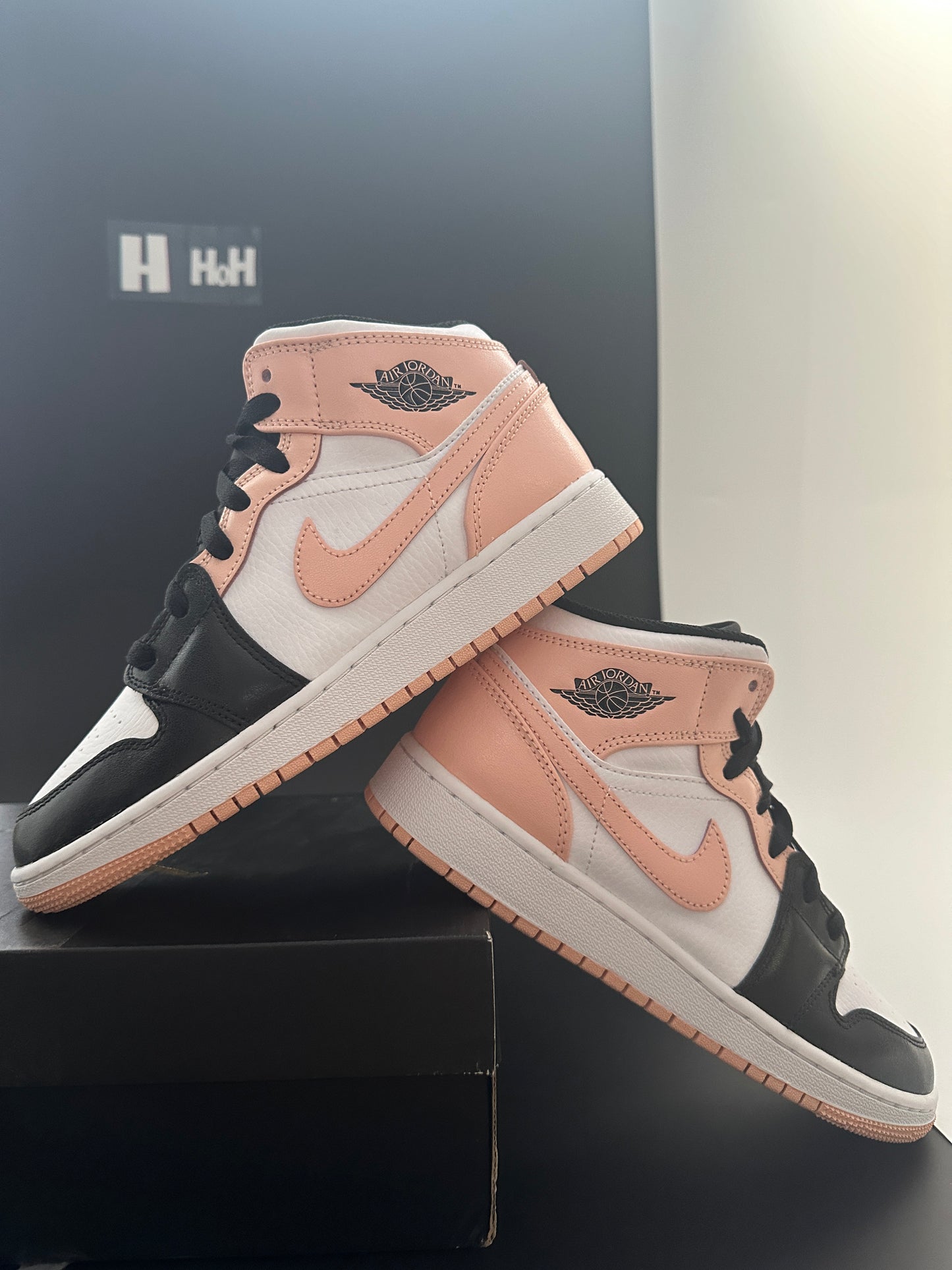 Nike Air Jordan 1 Mid “Crimson Tint”