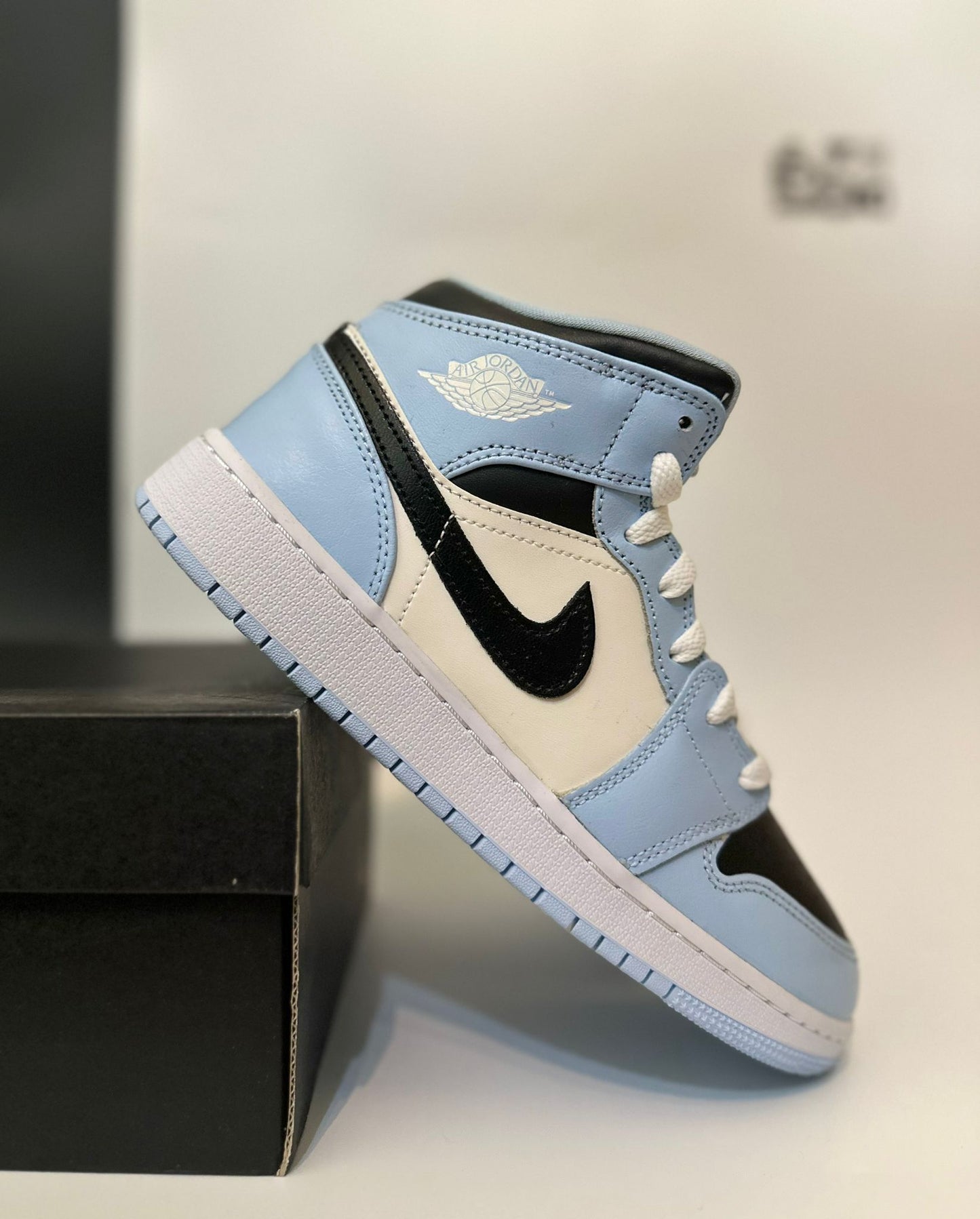 Nike Air Jordan 1 Mid Ice Blue