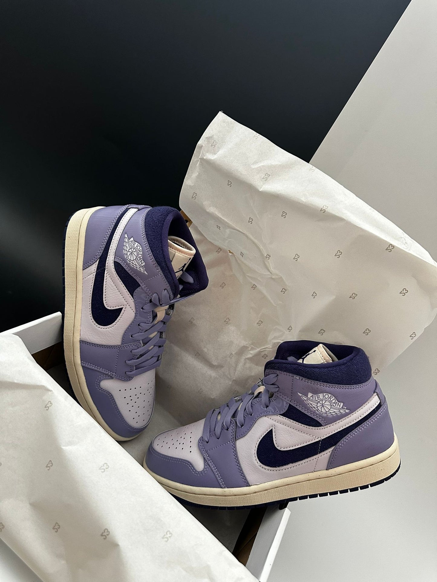 Nike Air Jordan 1 Mid SE "Midnight Purple"