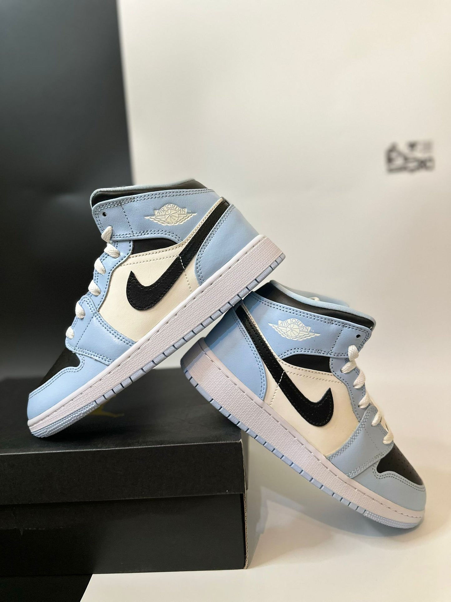 Nike Air Jordan 1 Mid Ice Blue