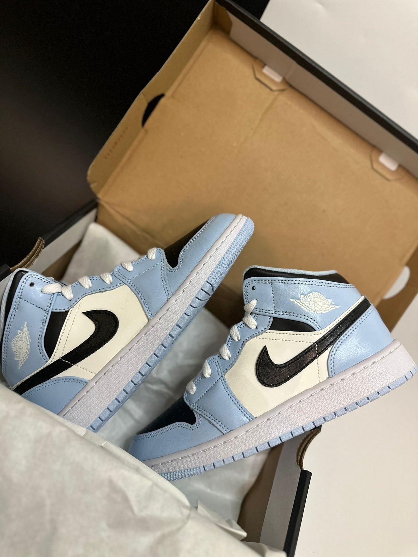 Nike Air Jordan 1 Mid Ice Blue