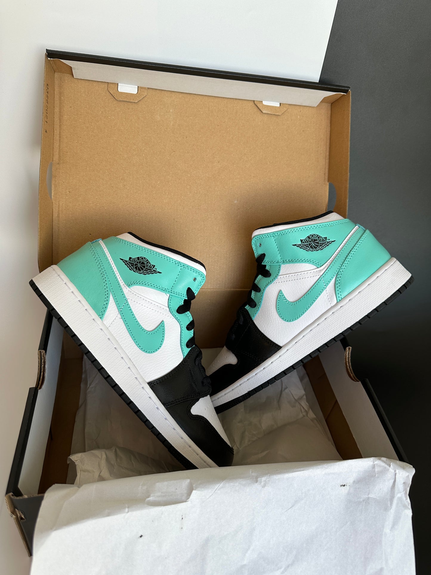 Nike Air Jordan 1 Mid Tropical Twist