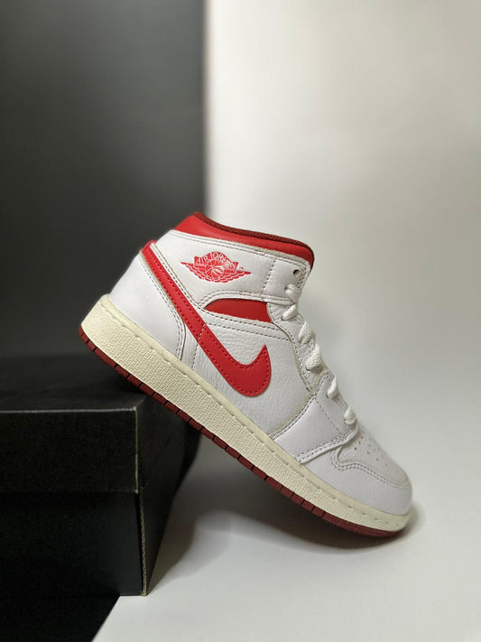 Nike Air Jordan 1 Mid "White Dune Red"
