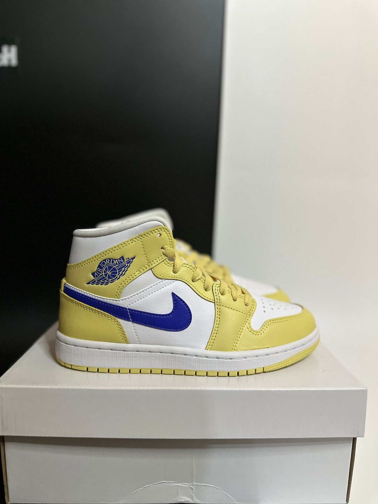 Nike Air Jordan 1 Mid "Lemon Wash"