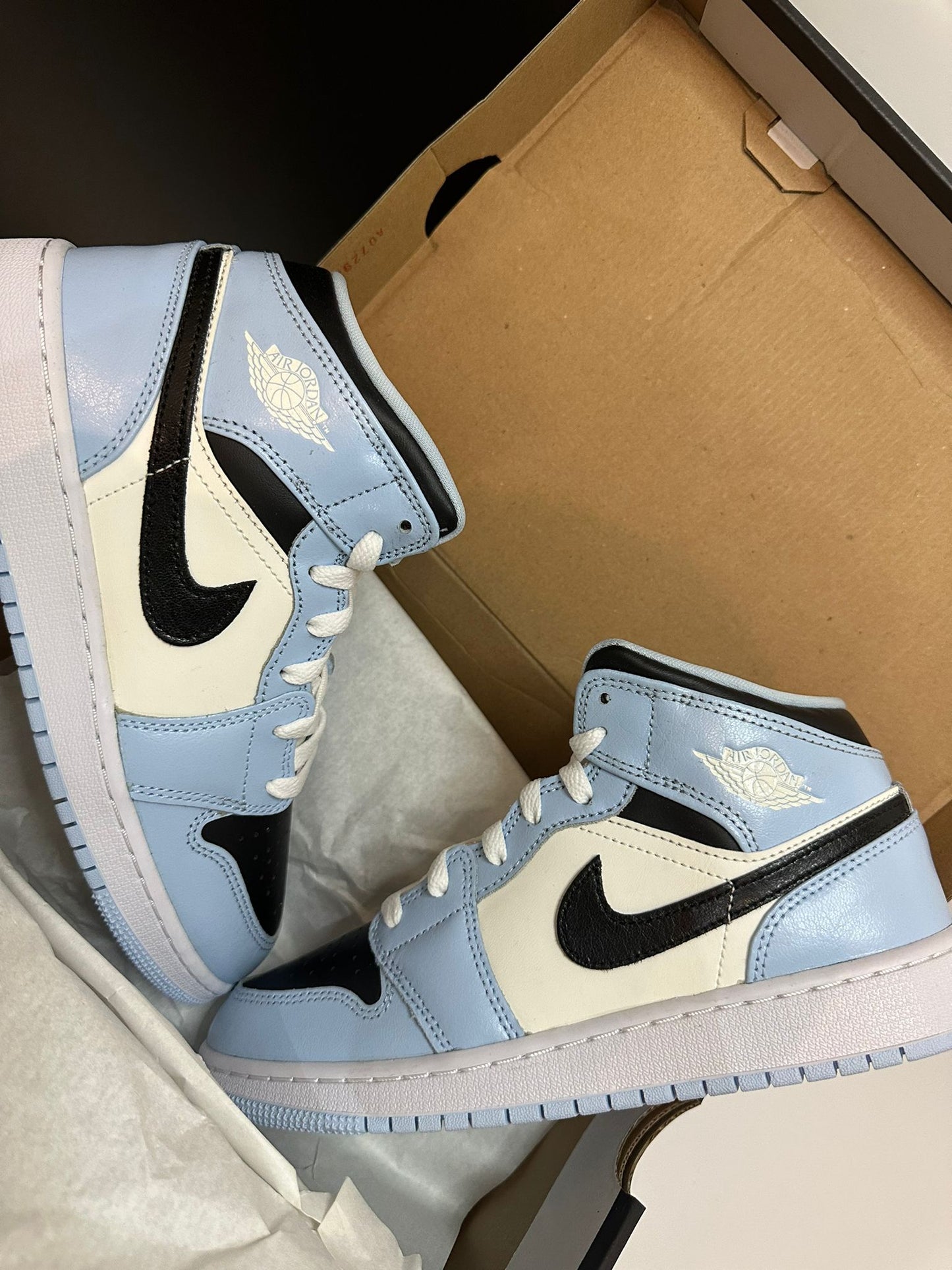 Nike Air Jordan 1 Mid Ice Blue